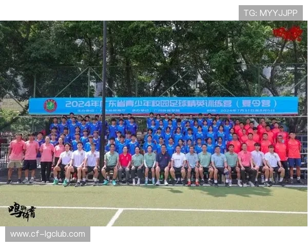 实验小学足球队荣获多个殊荣 助力校园体育发展再攀高峰