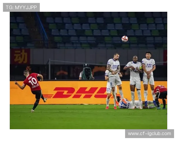 成都足球队精彩开场射门展现强大攻势全场掌控优势