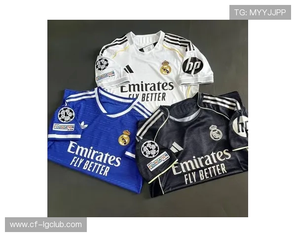 足球明星短袖美式穿搭潮流解析打造运动与时尚完美融合的夏季造型